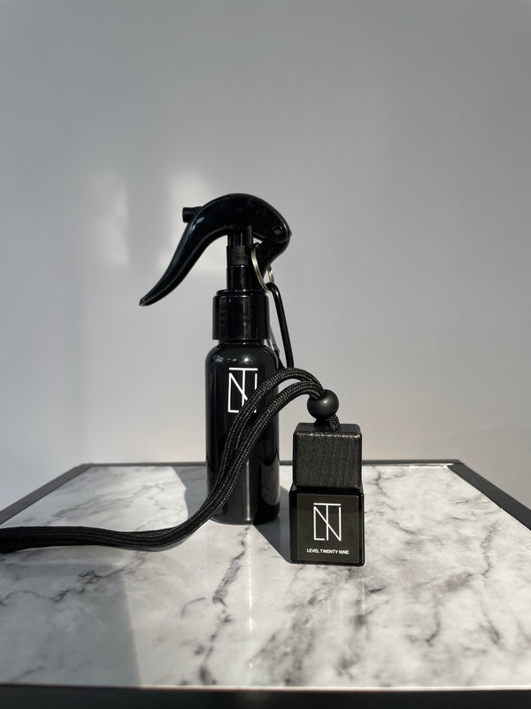 Level Twenty Nine Luxe Travel Set: Car Scent en Miniatuur Travel Size Spray