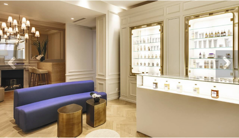 Cover of 'Ultimate Lifestyle Collection for Women'—a luxury guide to the world's most exclusive products and services for women.