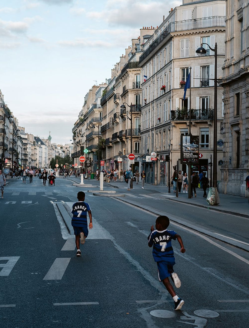 MENDO STREETS OF PARIS